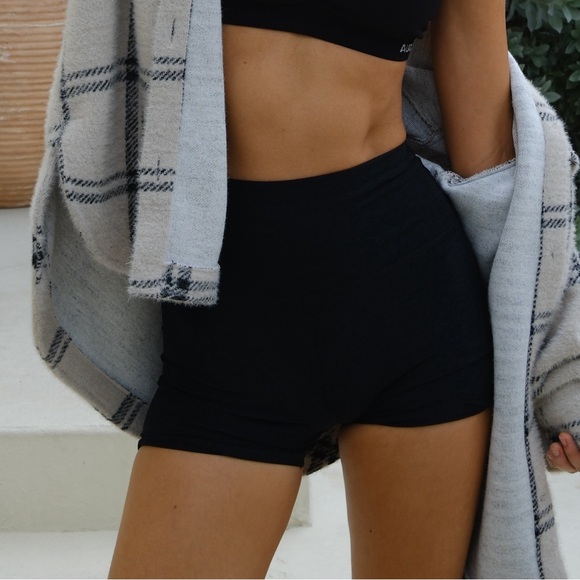 Athletic shorts - Picture 1 of 3